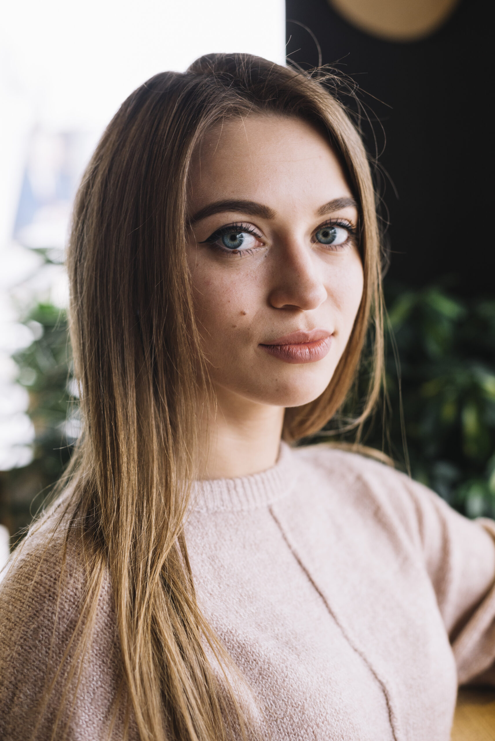O nas attractive elegant young woman bar counter cafe